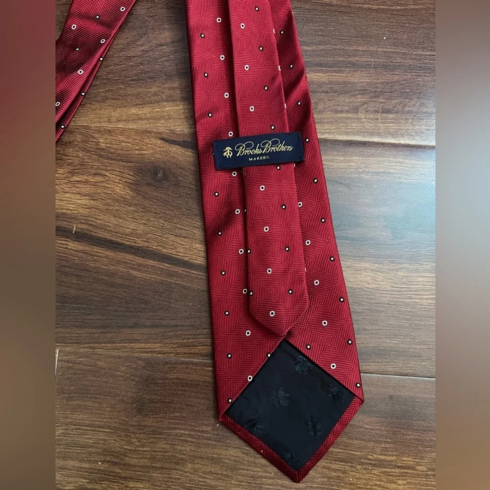 Brooks Brothers Makers Burgundy Pure Silk Tie with Geometric Design